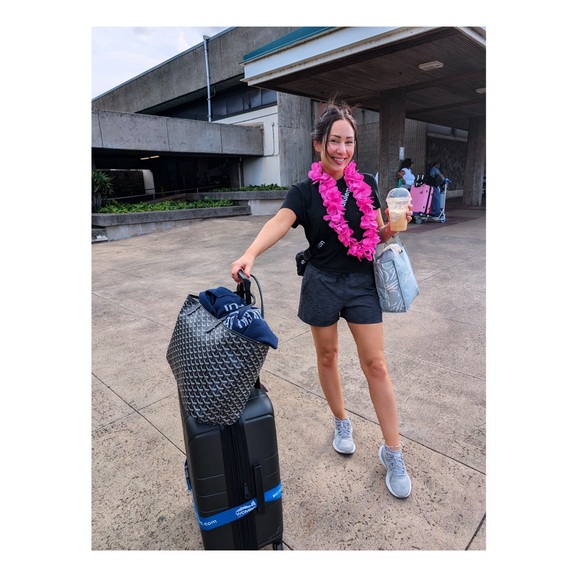 Meet the Posher Other - Meet your Posher, Laura